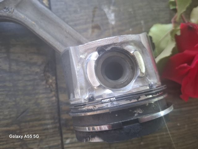 bontott PEUGEOT PARTNER Dugattyú és Hajtókar