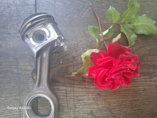 bontott PEUGEOT PARTNER Dugattyú és Hajtókar