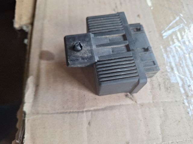 bontott PEUGEOT PARTNER Üzemanyag Szivattyú Relé