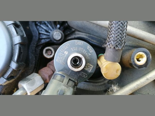 bontott PEUGEOT PARTNER Motor (Fűzött blokk hengerfejjel)