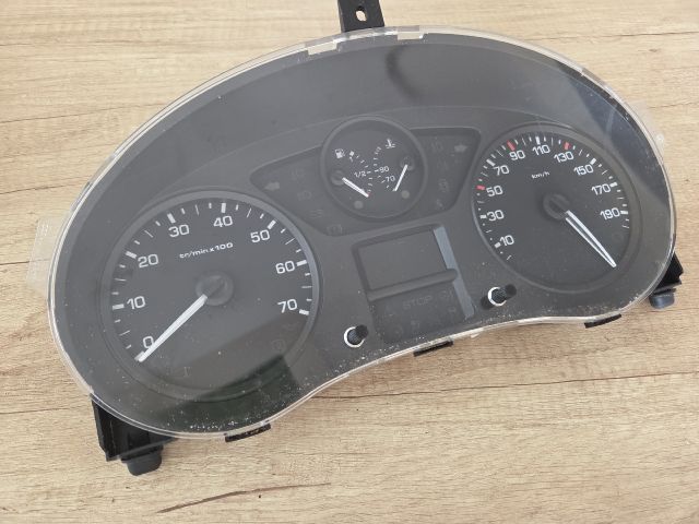 bontott PEUGEOT PARTNER Kilométeróra