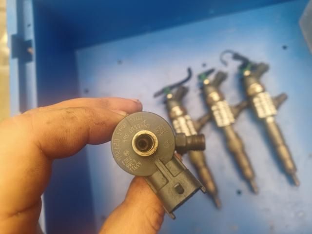 bontott PEUGEOT PARTNER Porlasztó Sor / Híd