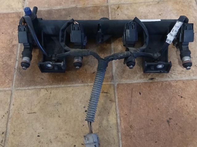 bontott PEUGEOT PARTNER Porlasztó Sor / Híd