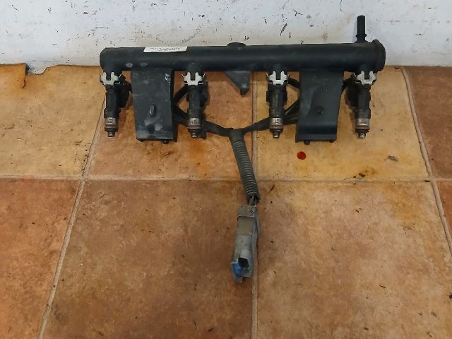 bontott PEUGEOT PARTNER Porlasztó Sor / Híd