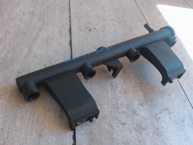 bontott PEUGEOT PARTNER Porlasztó Sor / Híd