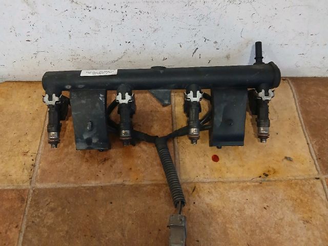 bontott PEUGEOT PARTNER Porlasztó Sor / Híd