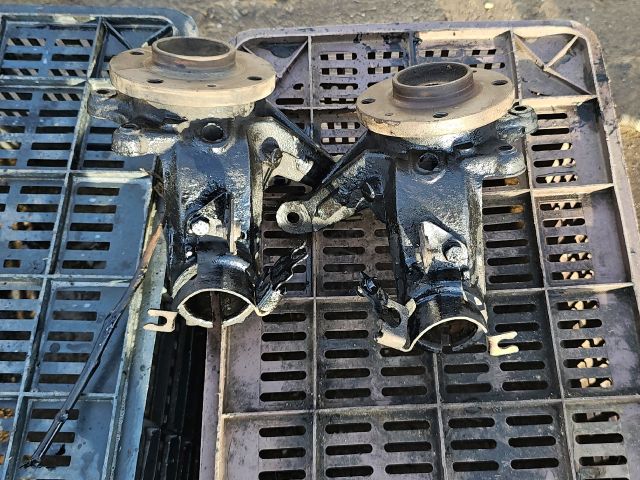 bontott PEUGEOT PARTNER Bal első Csonkállvány Kerékaggyal