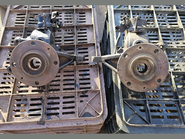 bontott PEUGEOT PARTNER Bal első Csonkállvány Kerékaggyal