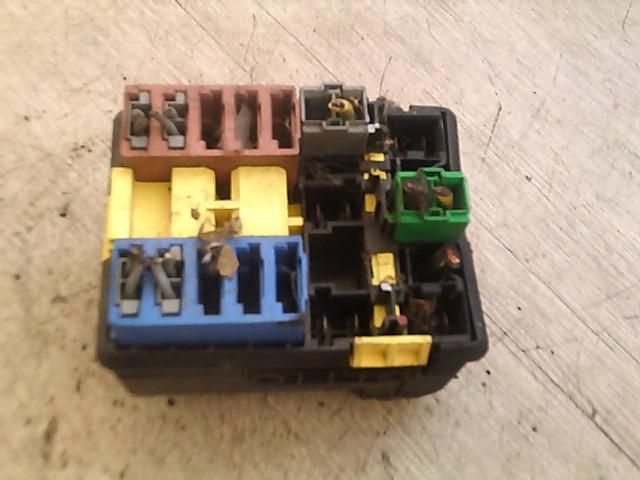 bontott PEUGEOT PARTNER Biztosítéktábla Motortér