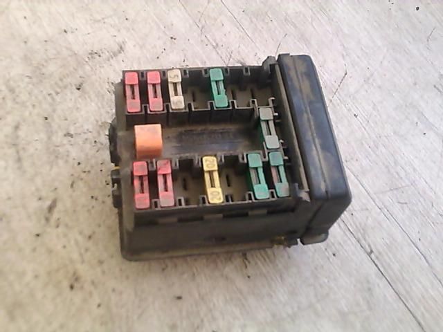 bontott PEUGEOT PARTNER Biztosítéktábla Motortér