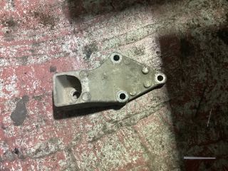 bontott PEUGEOT PARTNER Motor Tartó Bak (Fém)