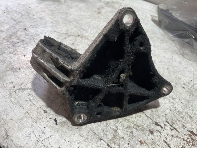 bontott PEUGEOT PARTNER Motor Tartó Bak (Pozíciófüggetlen)