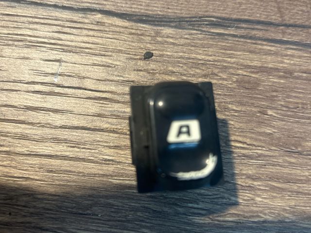 bontott PEUGEOT PARTNER Ablakemelő Kapcsoló (Pozíciófüggetlen)