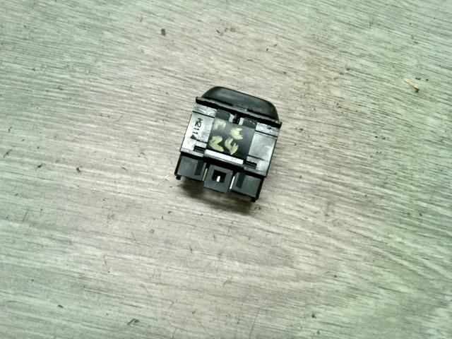 bontott PEUGEOT PARTNER Ablakemelő Kapcsoló (Pozíciófüggetlen)