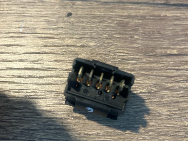 bontott PEUGEOT PARTNER Ablakemelő Kapcsoló (Pozíciófüggetlen)