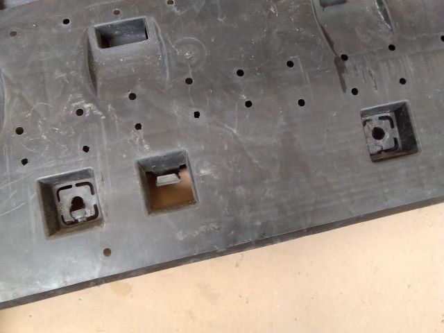 bontott PEUGEOT PARTNER Alsó Motorburkolat