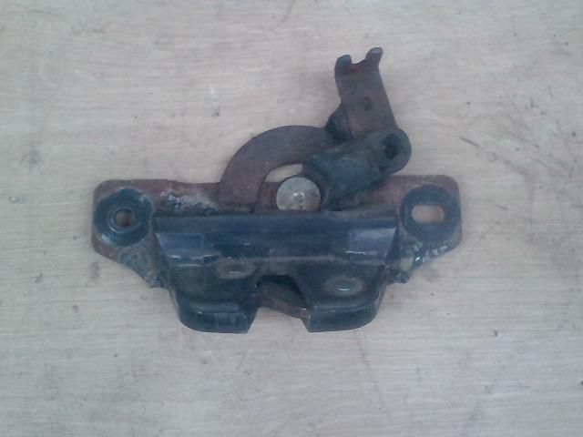 bontott PEUGEOT PARTNER Bal Csomagtérajtó Zárszerkezet