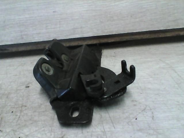 bontott PEUGEOT PARTNER Bal Csomagtérajtó Zárszerkezet