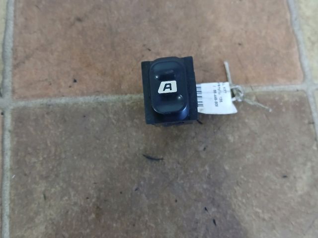 bontott PEUGEOT PARTNER Bal első Ablakemelő Kapcsoló