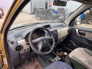 bontott PEUGEOT PARTNER Bal első Ajtó Kárpit