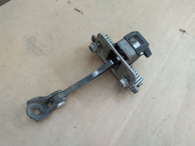 bontott PEUGEOT PARTNER Bal első Ajtóhatároló