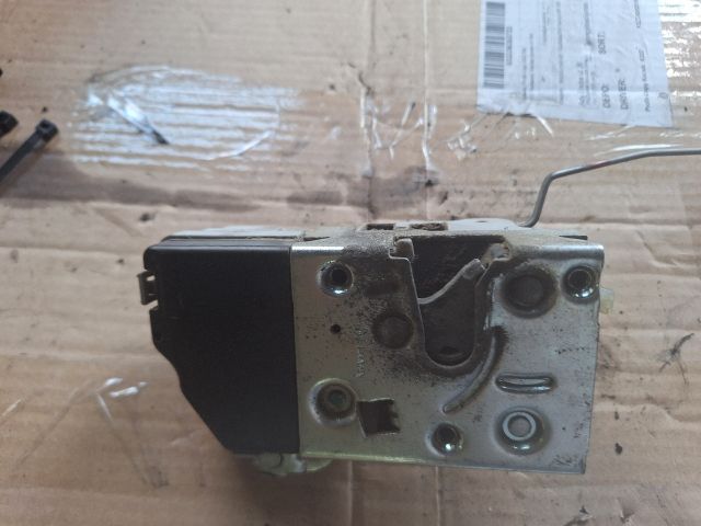 bontott PEUGEOT PARTNER Bal első Ajtózár