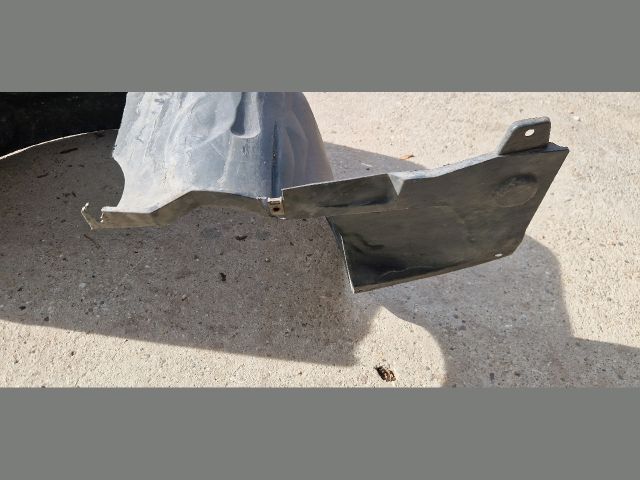 bontott PEUGEOT PARTNER Bal első Első Dobbetét (Kerékjárati, Műanyag)