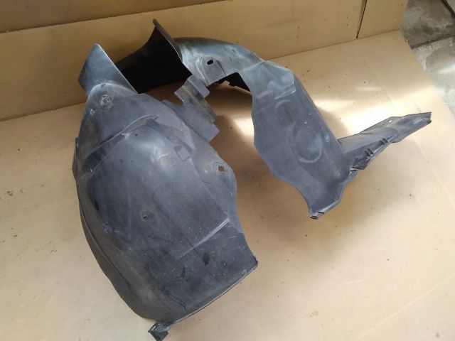 bontott PEUGEOT PARTNER Bal első Első Dobbetét (Kerékjárati, Műanyag)