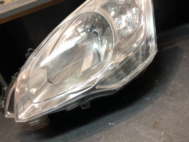 bontott PEUGEOT PARTNER Bal Fényszóró