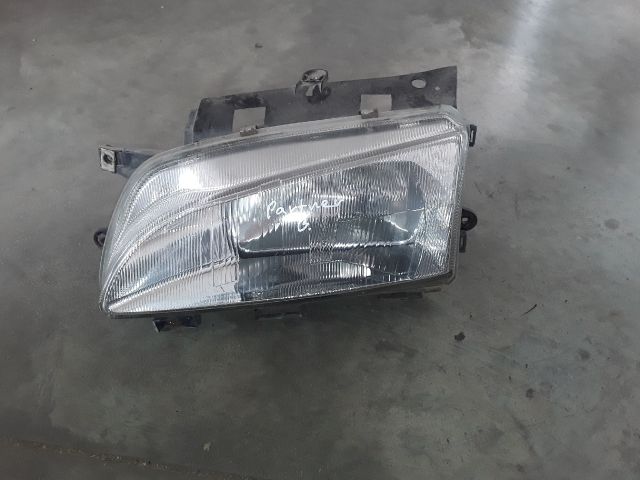 bontott PEUGEOT PARTNER Bal Fényszóró
