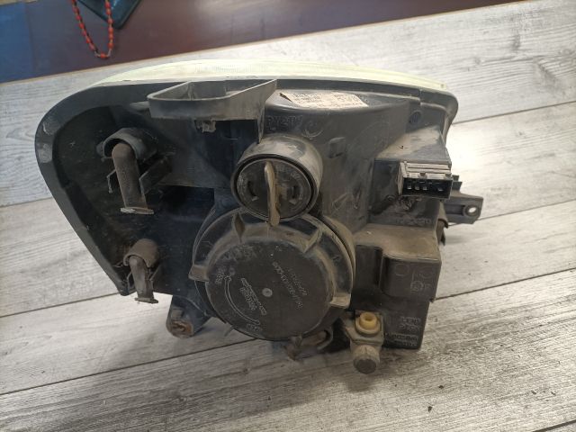 bontott PEUGEOT PARTNER Bal Fényszóró