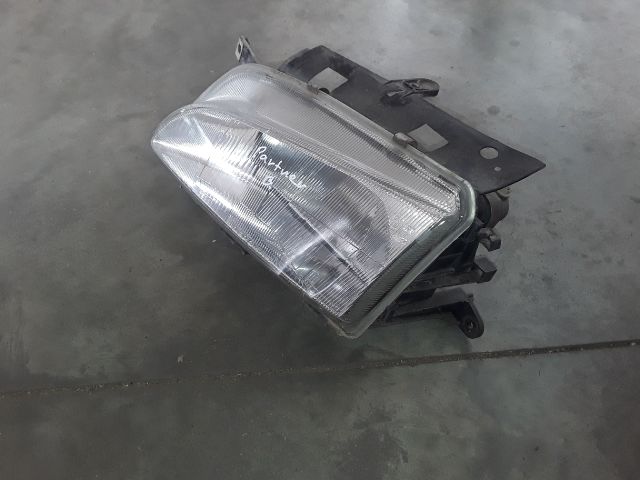 bontott PEUGEOT PARTNER Bal Fényszóró