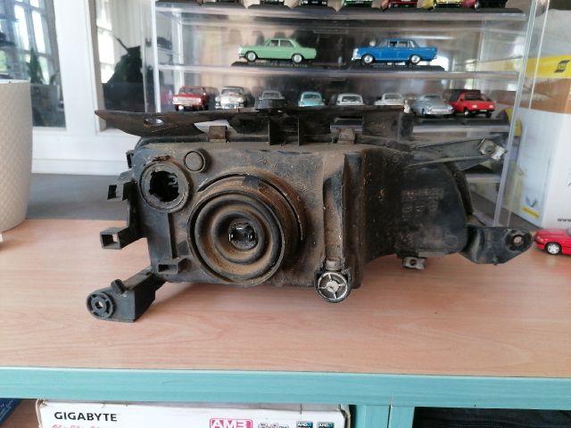 bontott PEUGEOT PARTNER Bal Fényszóró