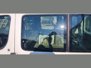 bontott PEUGEOT PARTNER Bal hátsó Ablak