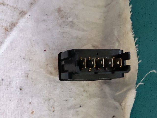 bontott PEUGEOT PARTNER Bal hátsó Ablakemelő Kapcsoló