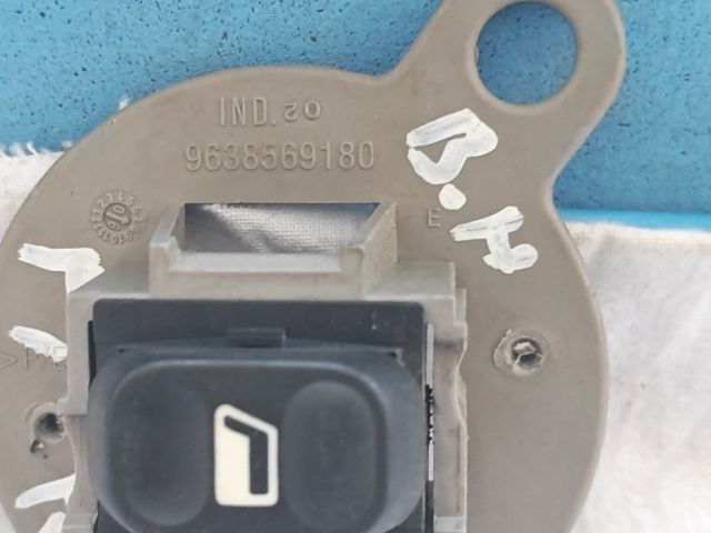 bontott PEUGEOT PARTNER Bal hátsó Ablakemelő Kapcsoló