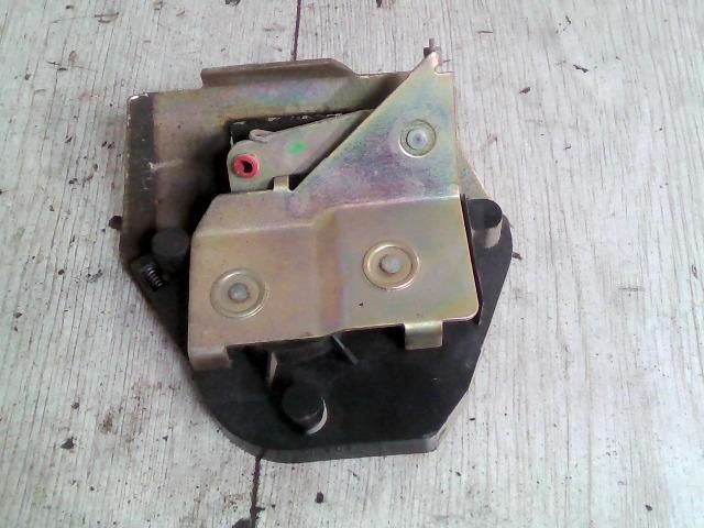 bontott PEUGEOT PARTNER Bal Tolóajtó Zárszerkezet