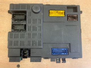 bontott PEUGEOT PARTNER Biztosítéktábla Utastér