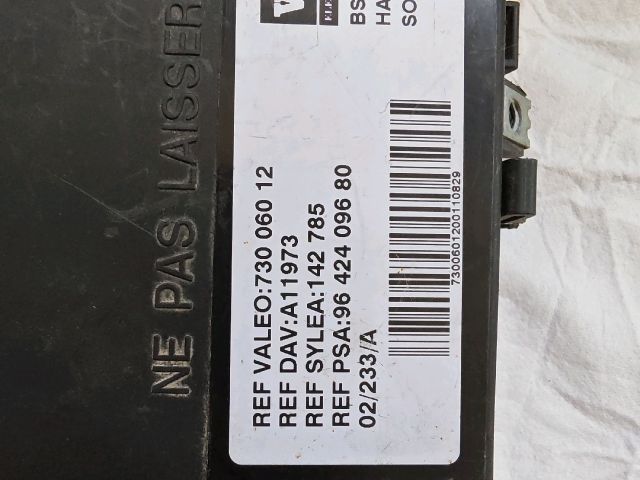 bontott PEUGEOT PARTNER Biztosítéktábla Utastér