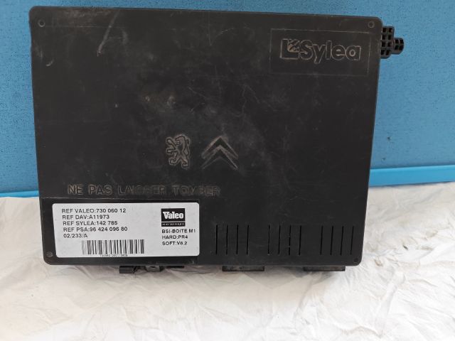 bontott PEUGEOT PARTNER Biztosítéktábla Utastér