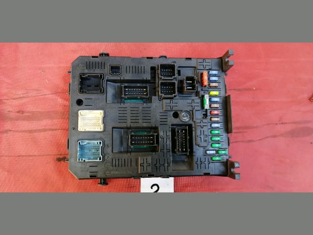 bontott PEUGEOT PARTNER Biztosítéktábla Utastér