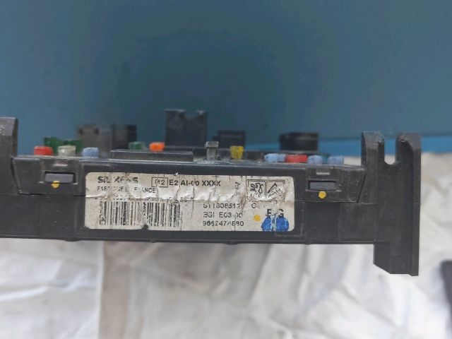 bontott PEUGEOT PARTNER Biztosítéktábla Utastér