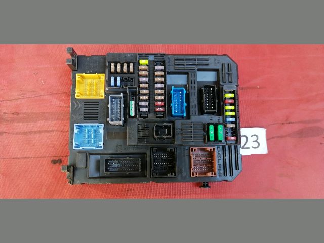 bontott PEUGEOT PARTNER Biztosítéktábla Utastér