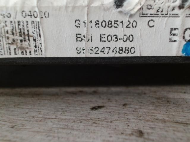 bontott PEUGEOT PARTNER Biztosítéktábla Utastér