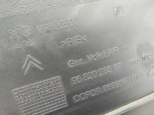 bontott PEUGEOT PARTNER Csomagtérajtó Kárpit