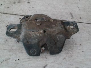 bontott PEUGEOT PARTNER Csomagtérajtó Ütköző