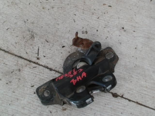 bontott PEUGEOT PARTNER Csomagtérajtó Ütköző