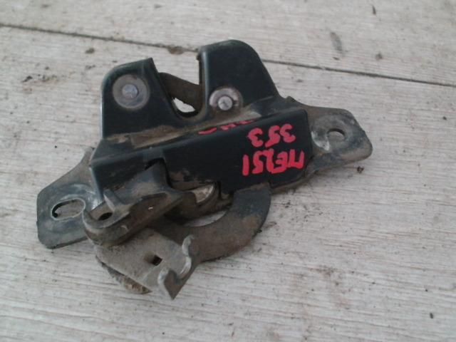 bontott PEUGEOT PARTNER Csomagtérajtó Ütköző