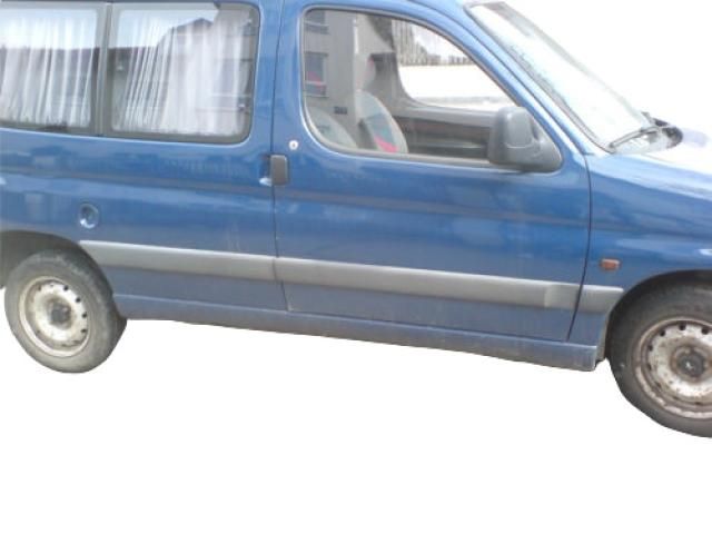 bontott PEUGEOT PARTNER Első Hamutartó