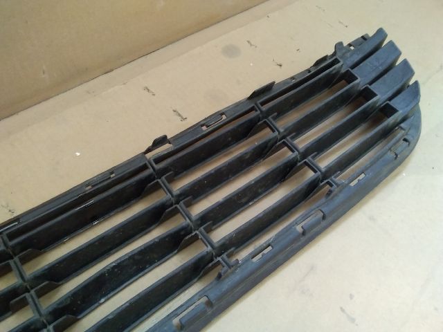 bontott PEUGEOT PARTNER Első Lökhárító Alsó Középső Díszrács